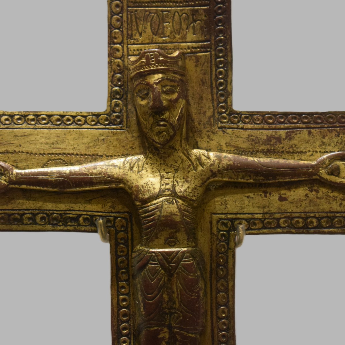 El Señor reina, vestido de majestad. La Cruz del&nbsp;Rey.