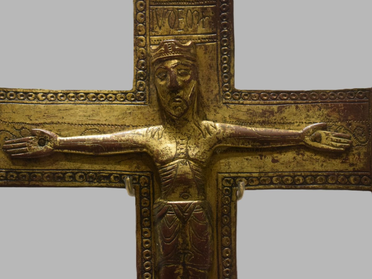 El Señor reina, vestido de majestad. La Cruz del&nbsp;Rey.